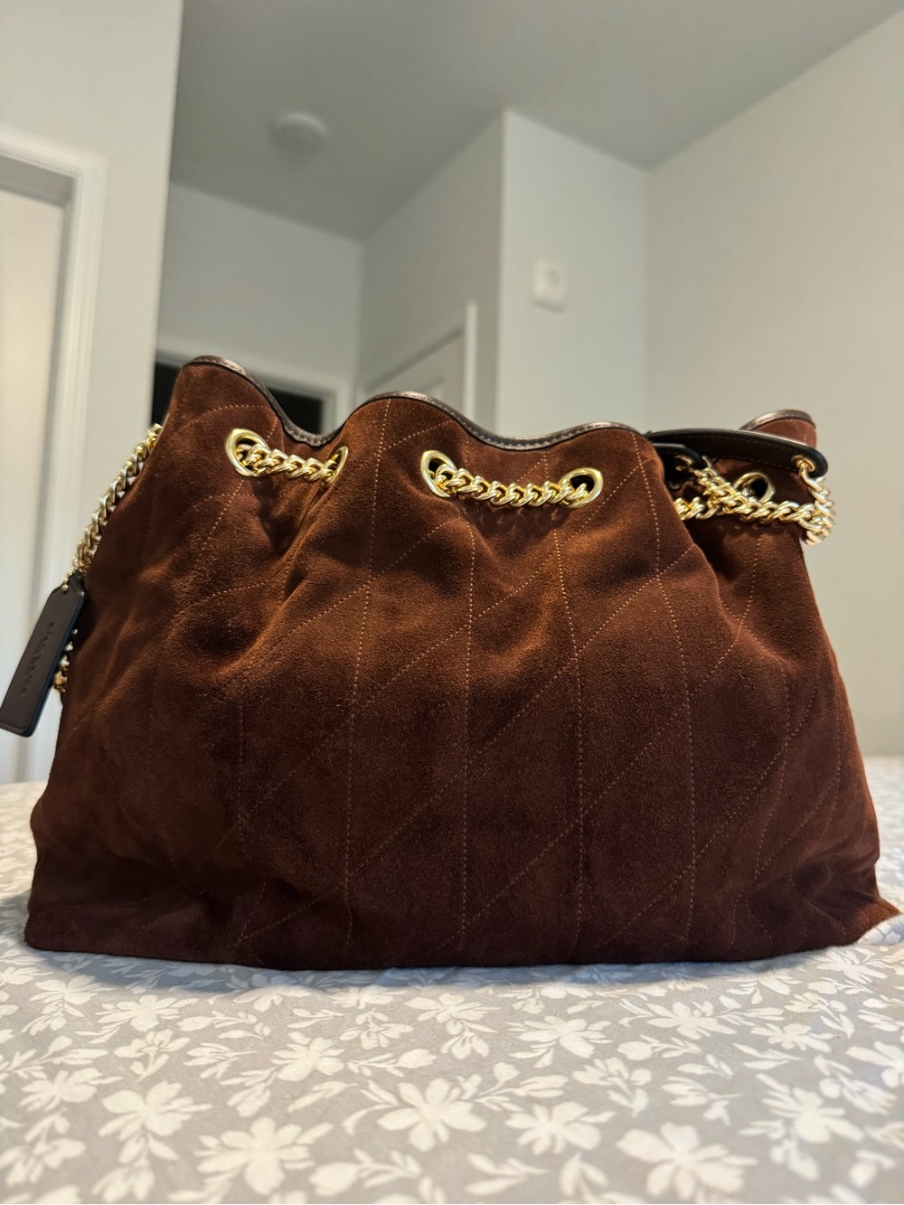 Coach Evelyn Shoulder Bag With Quilting – Brown Suede - Picture 2 of 7